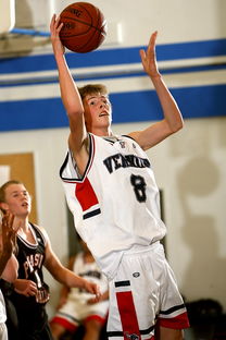 米兰体育登录-替补球员是否在关键比赛表现更专注稳定，替补球员应从什么位置入场